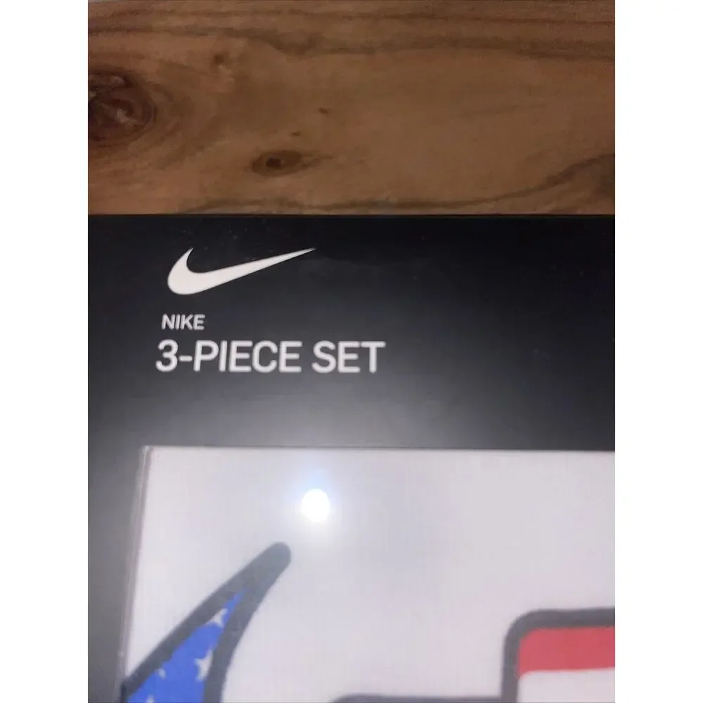 Nike 3 Piece Set Beanie Socks USA Flag White/Red Newborn - Picture 3 of 4